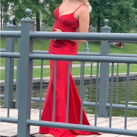 Elegant Prom -Red Graduation dress - Picture 2 of 11
